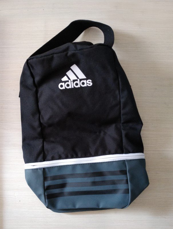 Juventud Abuelos visitantes Tomar un baño Adidas Tiro SB Handbag - CAKD - FREE Classified Ads Marketplace